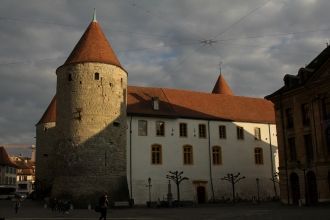 Замок Ивердон