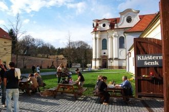 Во время гуситских войн, в 1420 г. монас