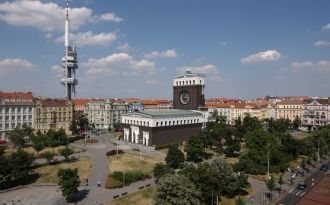 Она устремлена ввысь и дополнительную ар