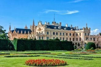 С тех пор и до наших дней Ледницкий замо