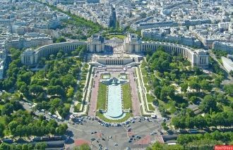 И если Трокадеро с его мавританско-визан