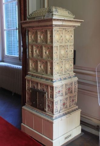 Изразцовая печь, восстановленная Халитом