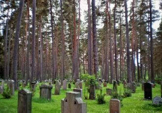 Лесное кладбище Скугсчюркогорден