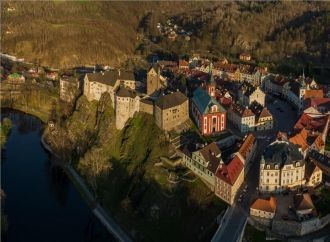 Замок Локет с высоты птичьего полёта. Го