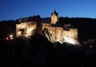 Замок Локет, ночная подсветка.