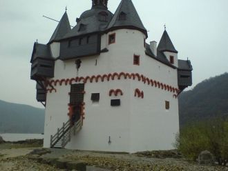 С северной стороны замка располагались о