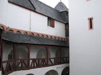 Пфальцграфенштайн, в отличие от других к