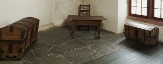 В замке разрешалось жить его комендантам