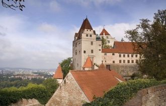 Основан замок герцогом Людвигом I в 1204