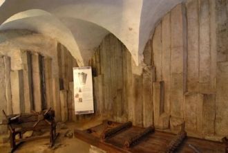 Экспозиция в одном из залов крепости.