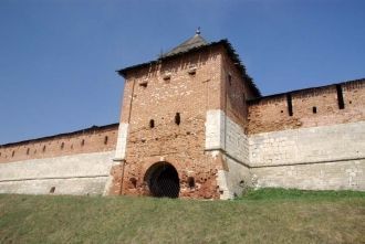 На юге расположена Спасская башня, получ