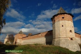 Высота стен колеблется от 6,4 до 8,5 мет