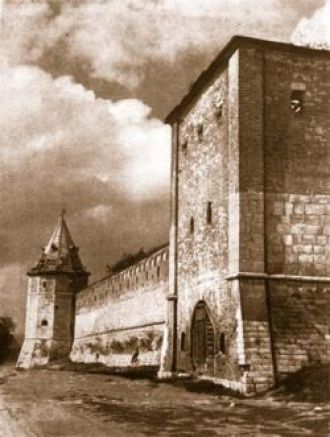 Существует мнение, что башни и стены Зар