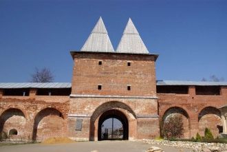 Никольская башня. Здесь был главный пара