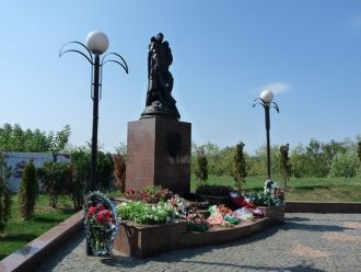 Памятник воину-освободителю. Солдат с де