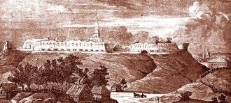 Стены кремля повторяли естественное очер