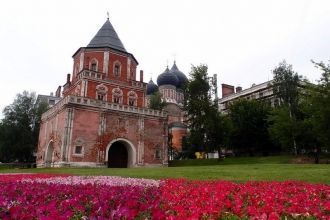 Mocтoвaя бaшня, выcтpoeннaя в 17 вeкe. P