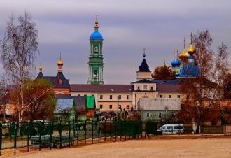 Обитель имеет обширное подсобное хозяйст