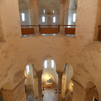 Старинный монастырь капуцинов просуществ