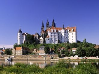 Крепость на месте нынешнего замка Альбре