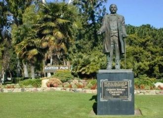 Памятник Гриффиту Дженкинсу Гриффиту (Gr