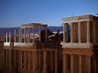 Две реки Альбаррегас и Гуадиана протекаю