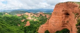 По разным оценкам, на приисках работало 