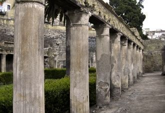 Дом Аргуса - это двухэтажное здание было