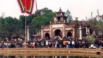 Вдоль дороги были расставлены смотровые 