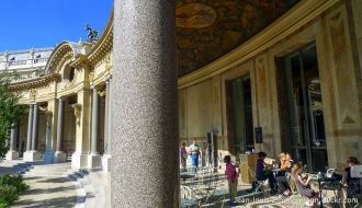 Мало кто из посетителей Дворца подозрева