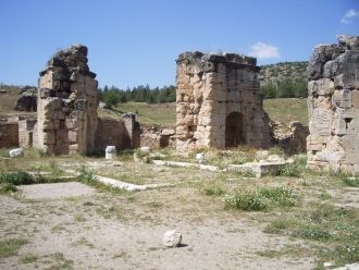 Основал город царь Пергама Евмен II, а ч