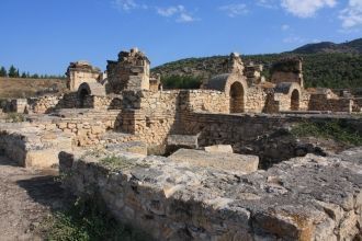 В древнем мире перед входом в город было