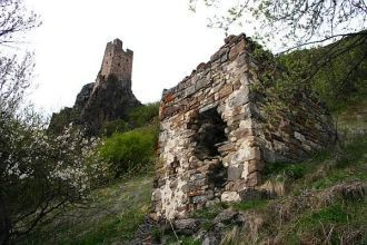 Недалеко от боевых замков обыкновенно ст