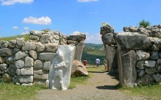 Важнейшей находкой стали два скульптурны