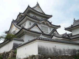 Восстановление самурайского замка приход