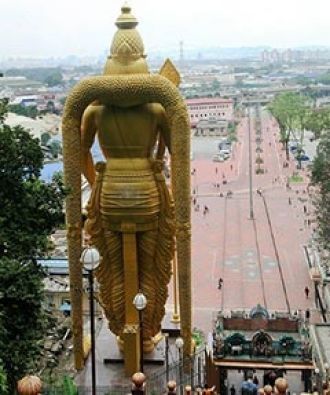 Статуя Господа Муругана со спины.