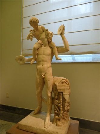Скульптура Диониса.