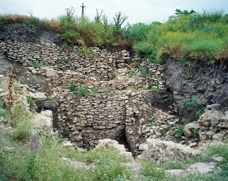 Стена жилища и подвальное помещение. егу