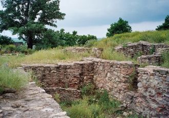 Фрагменты древних построек. Каждое лето,