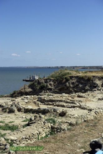 Дворики и мостовые были вымощены уплощен