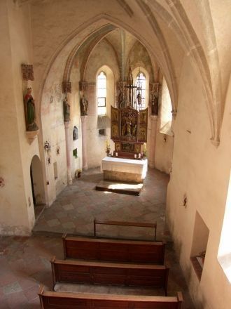 Алтарь часовни замка.