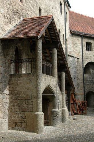 Третий двор размещал отделения с кормом 