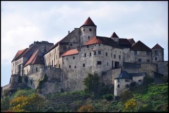 Замок Бургхаузен (Burg zu Burghausen) го