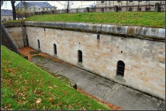 Казематы. Предназначались для военного л