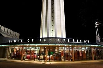 В нижнем этаже башни - у ее основания, н