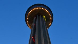 Башня построена в честь   Всемирной выст