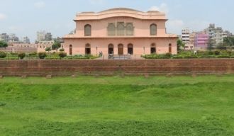 В этом здании расположен небольшой музей