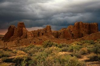 Местные добывали песчаниковые блоки и – 