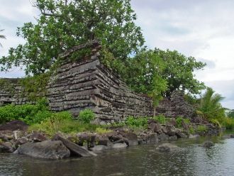 Со слов аборигенов Хамбрух установил, чт