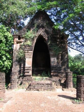 На вершине многих из чеди располагается 